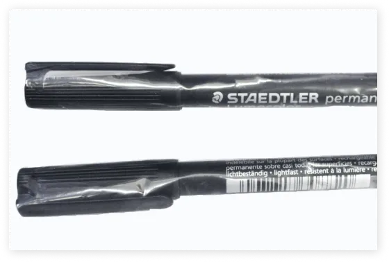 Marqueurs noirs permanents